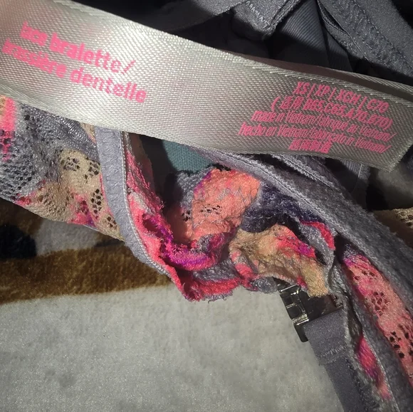 Victoria'a Secret Floral Lace Bralette Size: XS - Picture 3 of 3